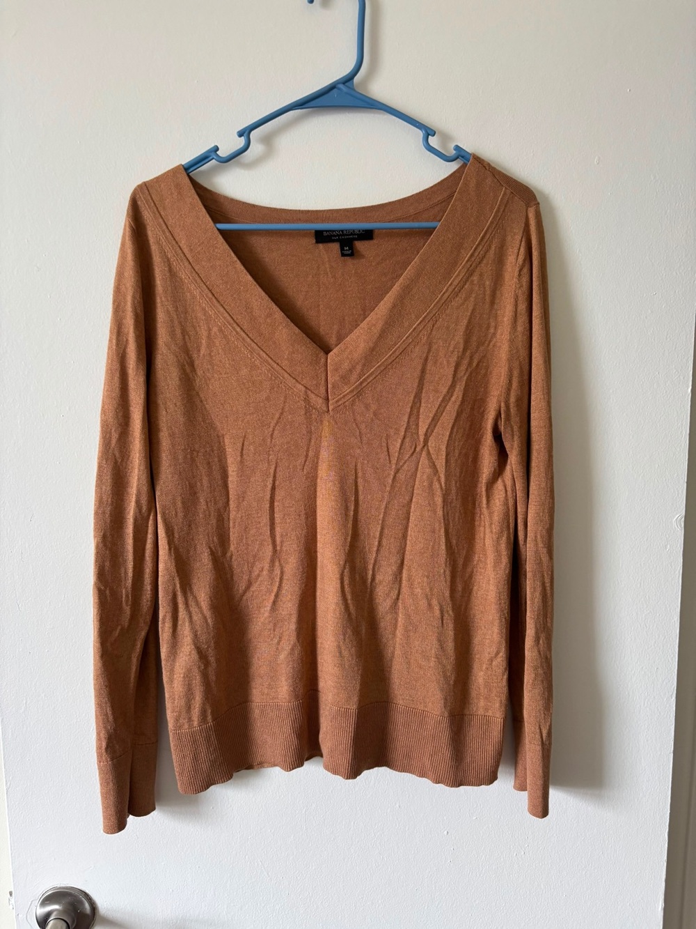 Banana Republic Women's V-Neck Sweater - Rust Brown